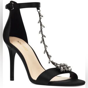 Like New - Nine West Mimosana T-Strap Sandal